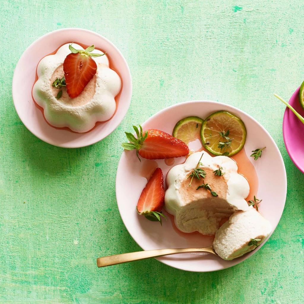 Mousse aux fraises avec sirop de citron vert au thym 