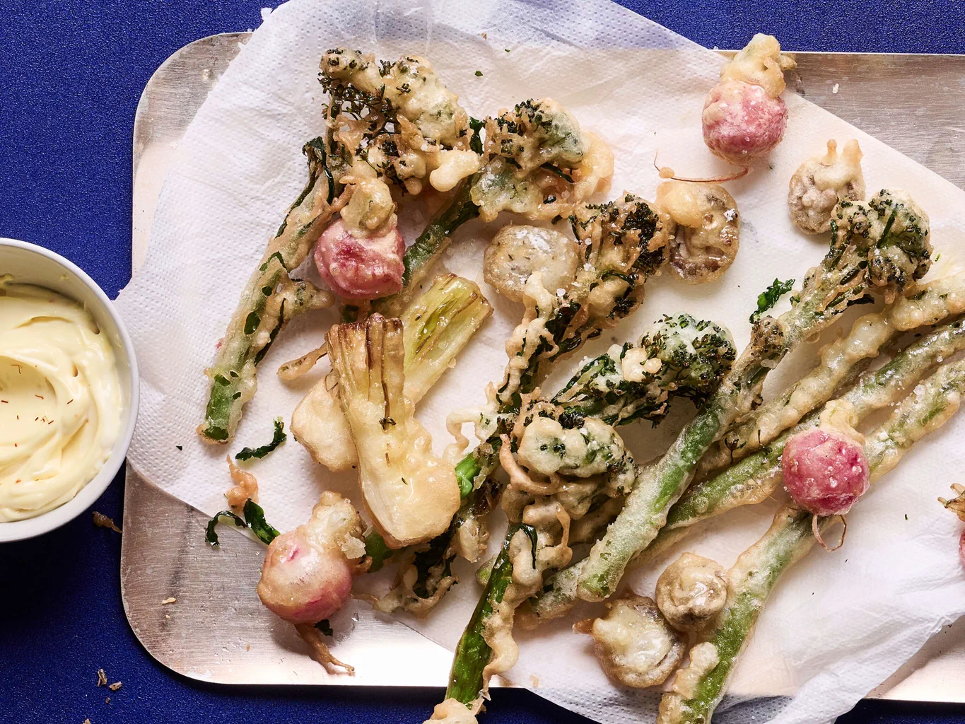 Gemüsetempura mit Safran-Mayonnaise