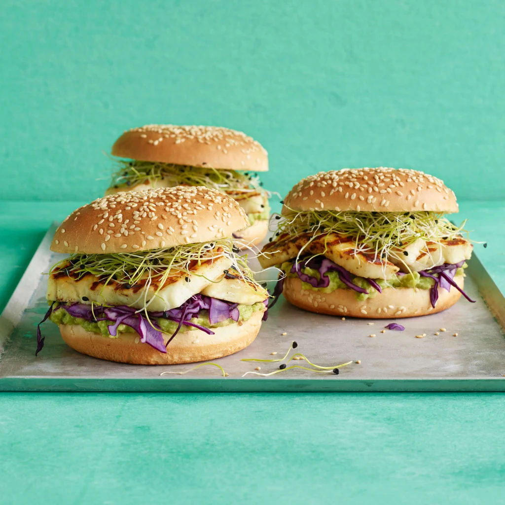 Halloumi-Burger mit Avocado