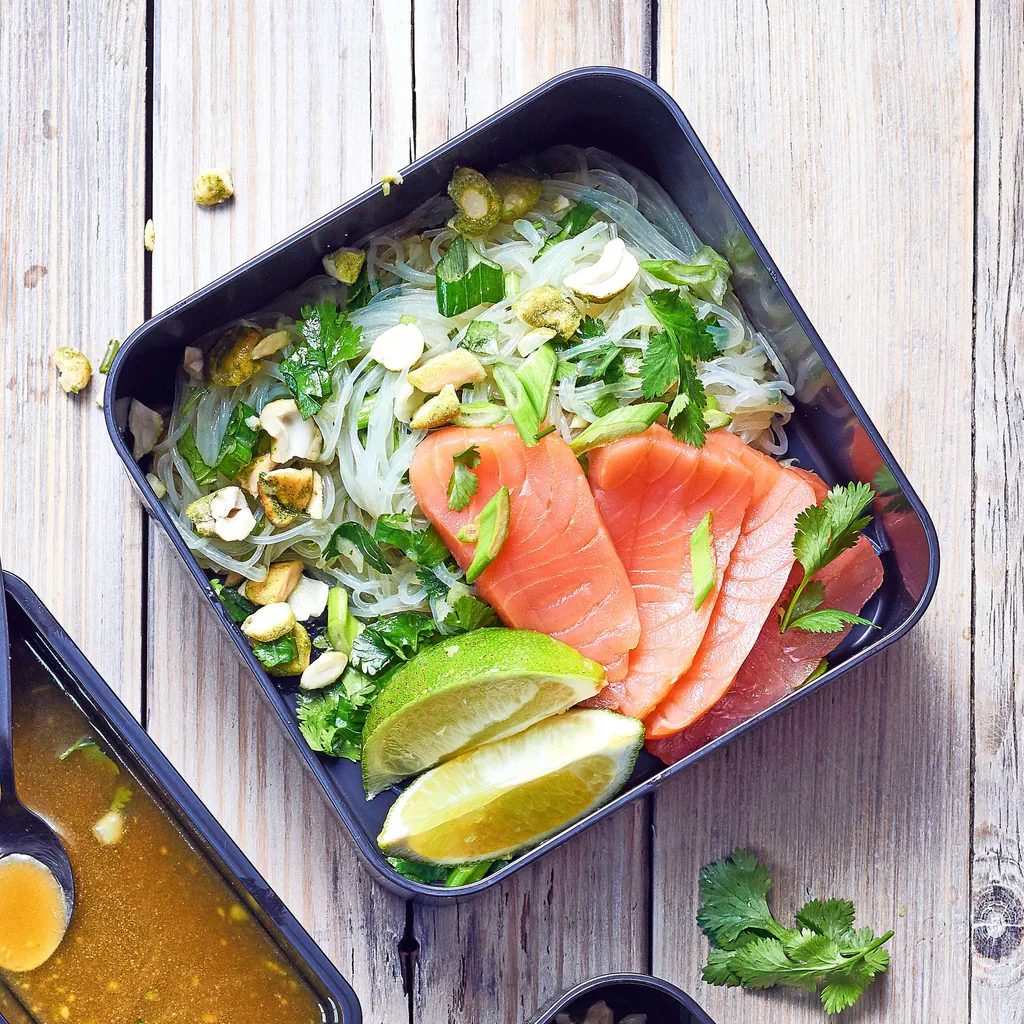 Glasnudeln mit Rauchlachs und Wasabi