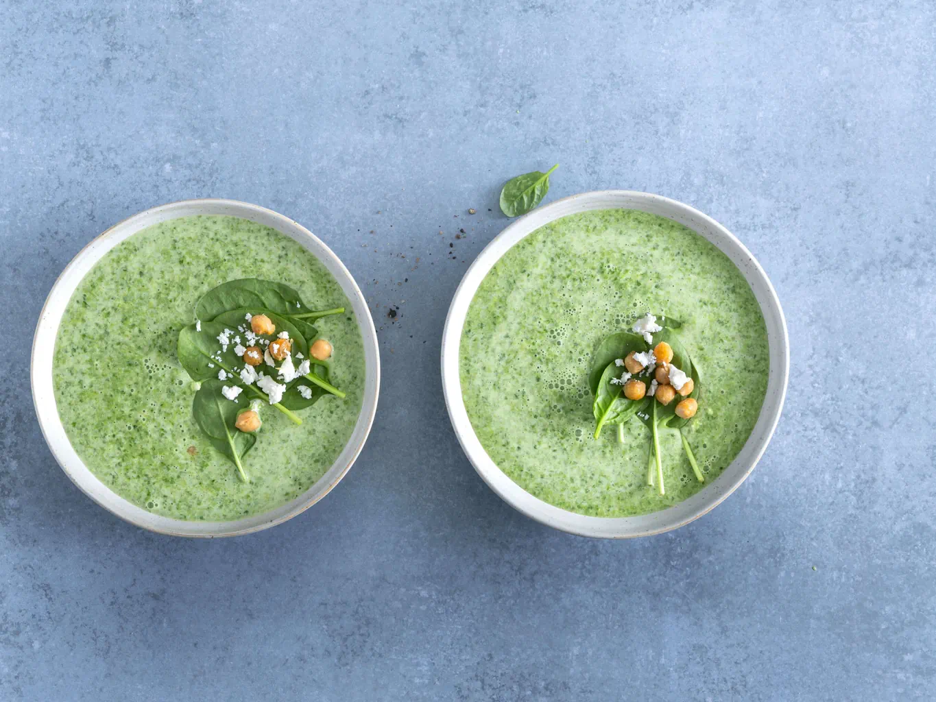 Kalte Spinatsuppe mit Kichererbsen