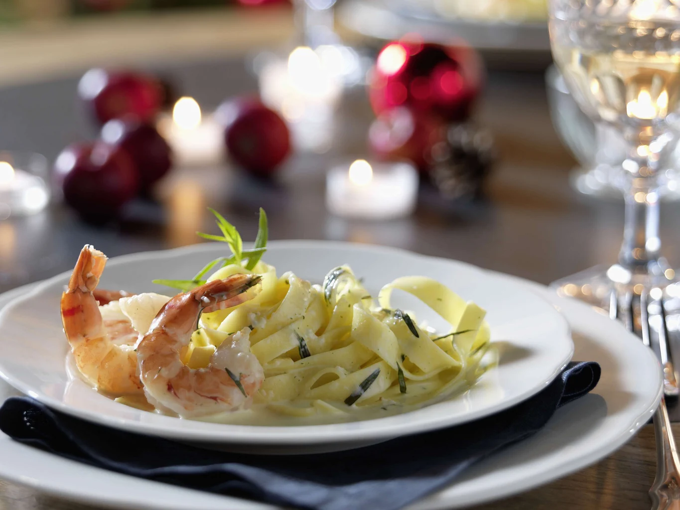 Tagliatelle ai gamberetti in salsa di limone e dragoncello