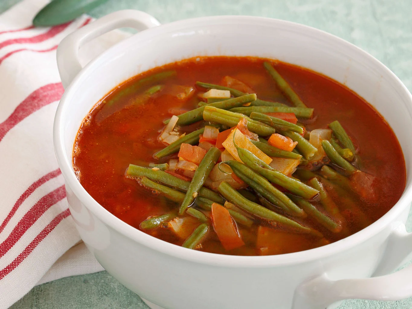Zuppa di fagiolini con pomodori