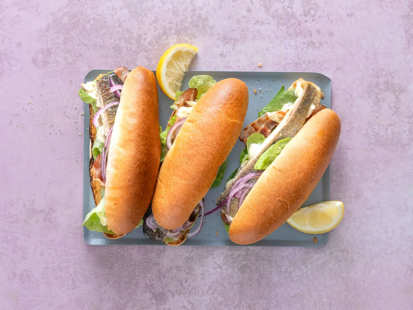 Sandwich al pesce e alla pancetta