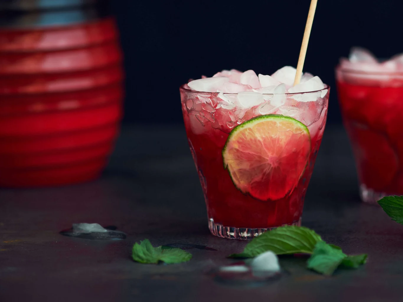 Cocktail aux groseilles et à la menthe