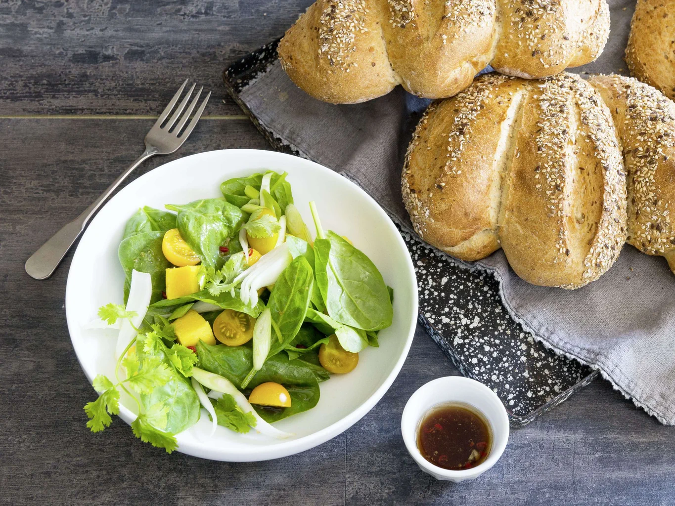 Spinat-Mango-Salat mit Asiadressing