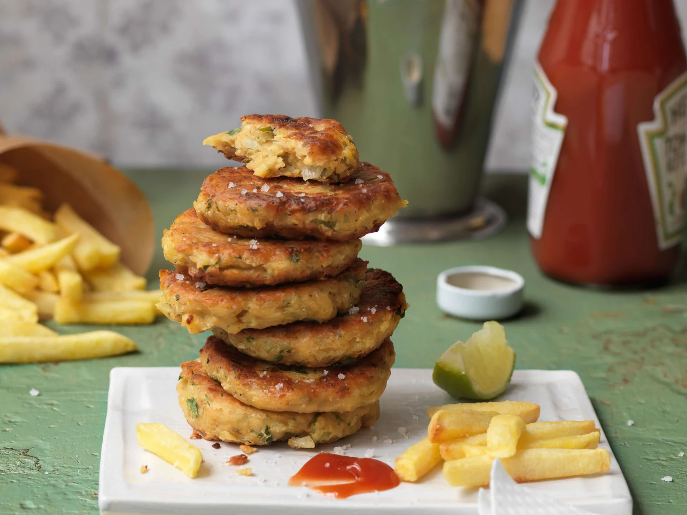 Frittelle di ceci con patatine fritte
