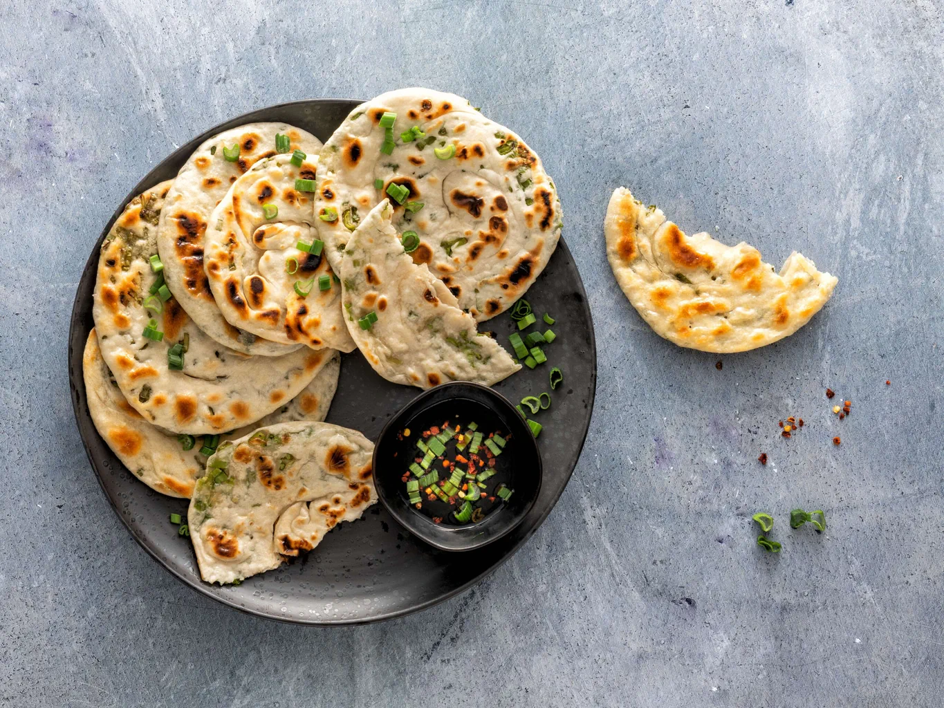 Pancake salati ai cipollotti