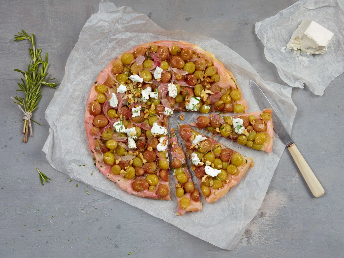 Tarte tatin all’uva e al formaggio di capra