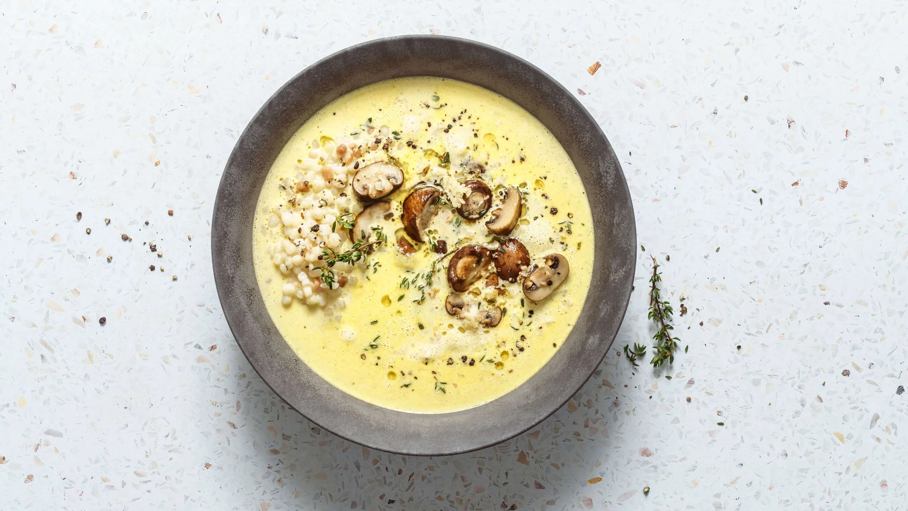 Pilzsuppe mit Sbrinz und Fregola sarda