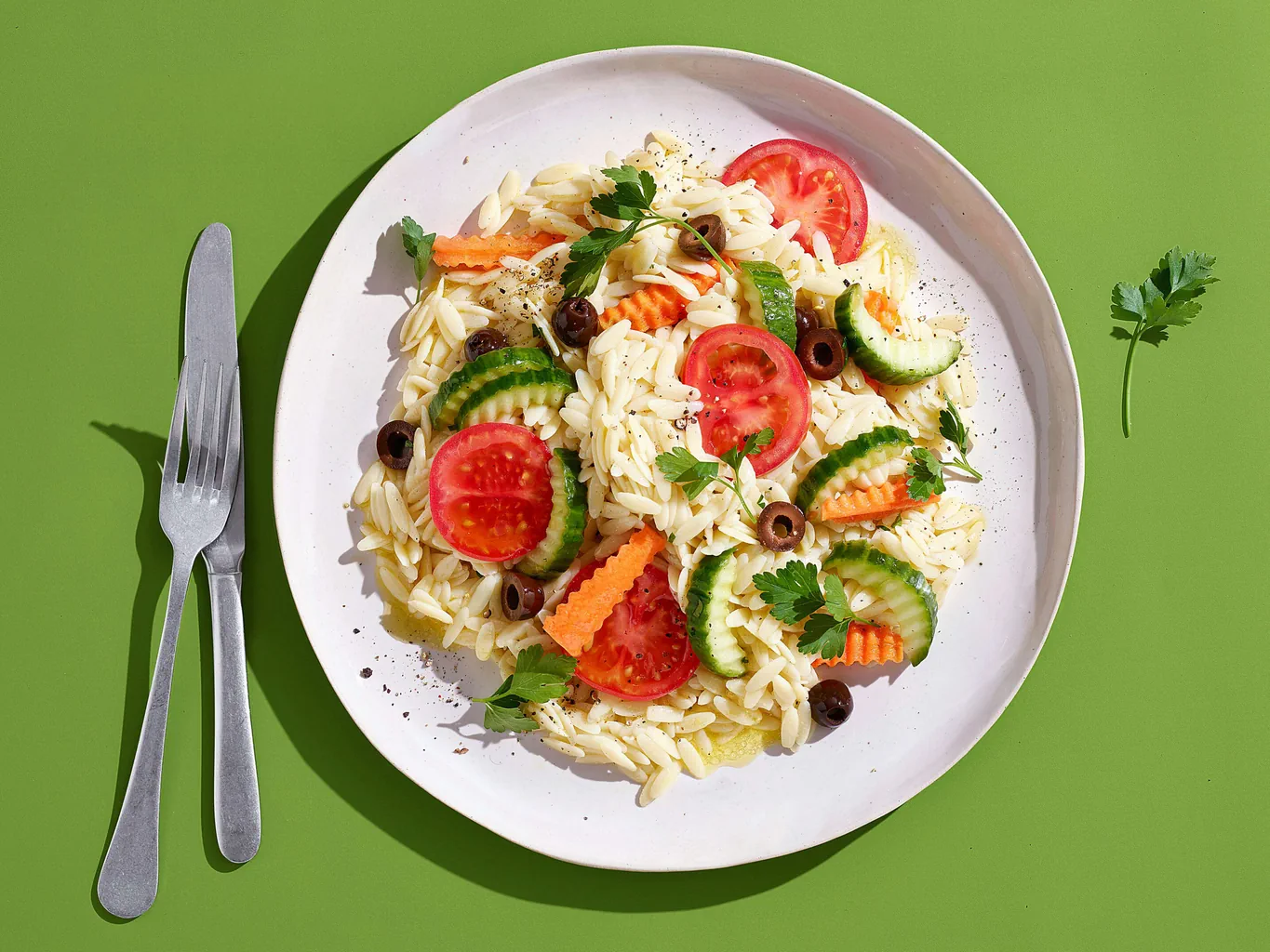 Pastasalat mit Tomaten