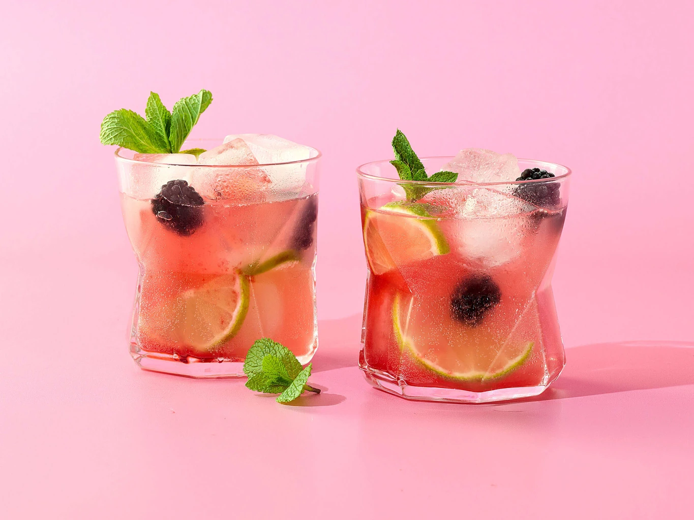 Virgin Brombeer-Gin-Spritz