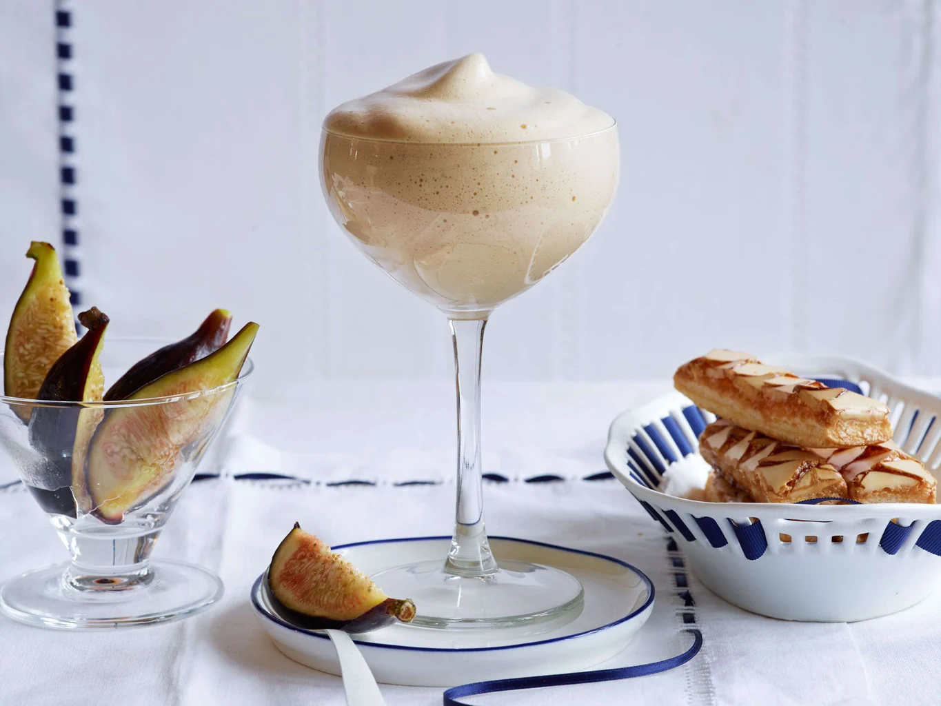 Rosa Zabaione mit Feigen