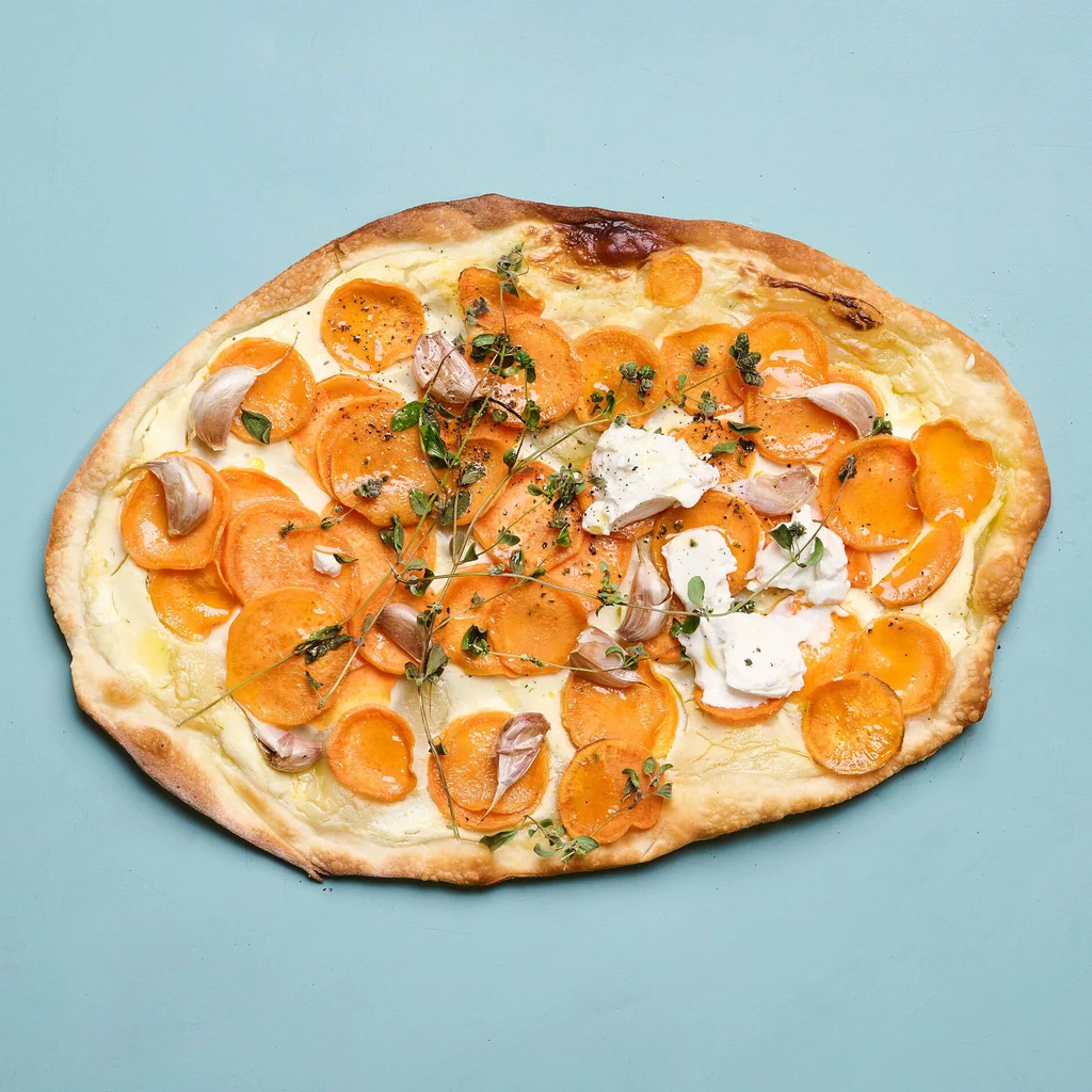 Flammkuchen mit Süsskartoffeln und Ziegenkäse