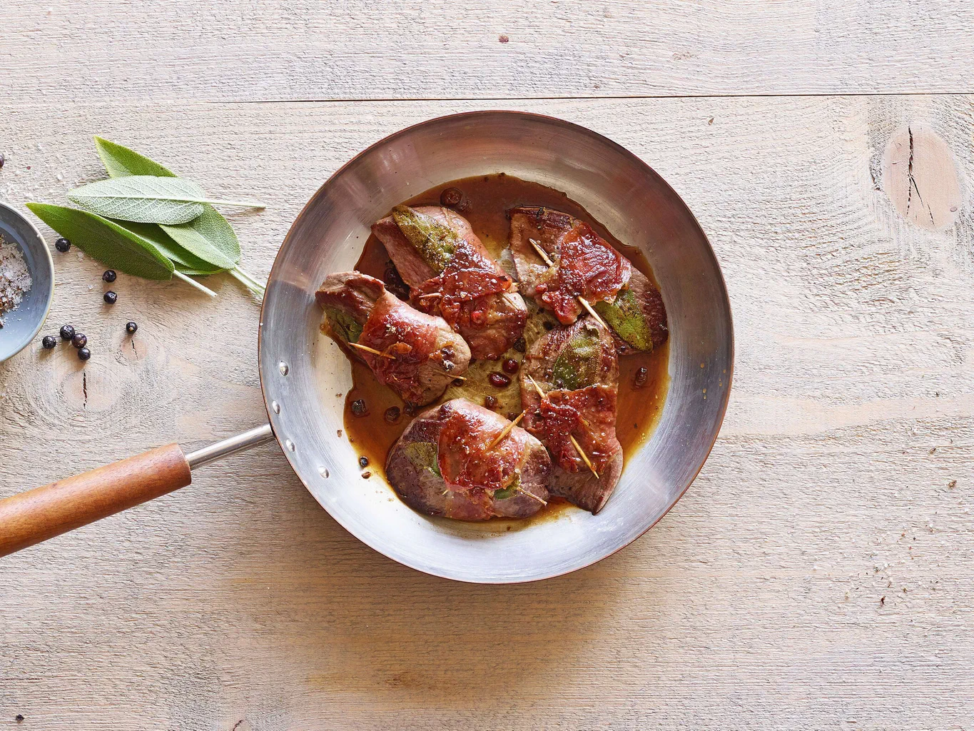 Saltimbocca de chevreuil avec sauce aux airelles
