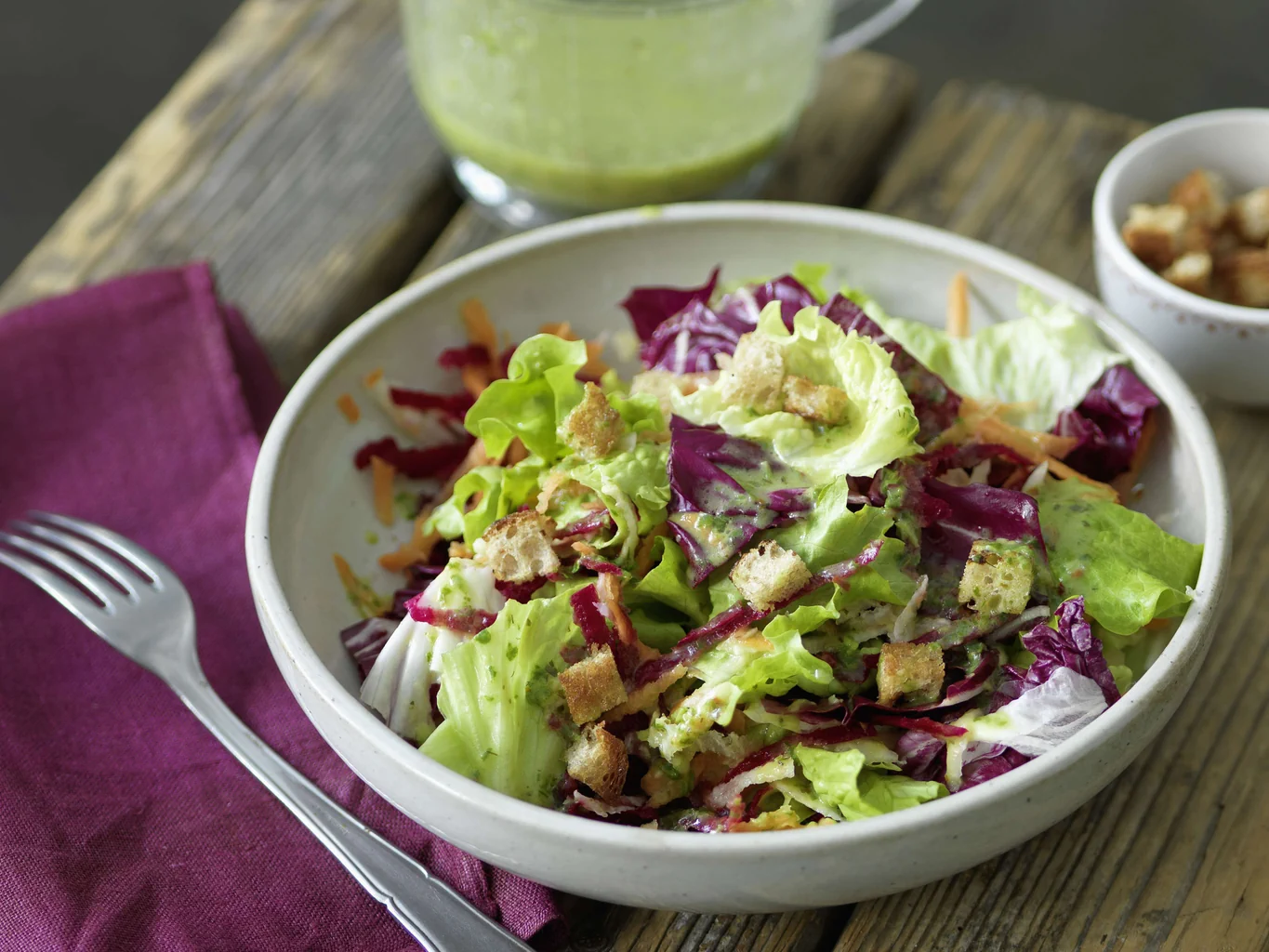 Bunter Salat mit Bärlauchdressing