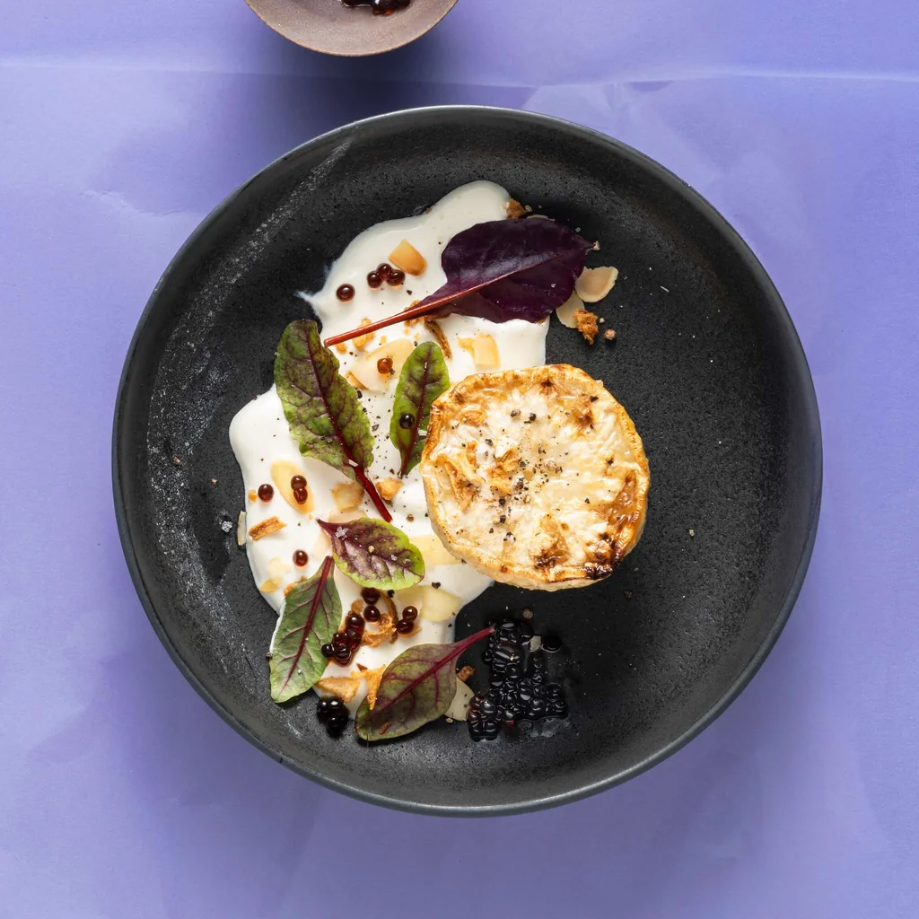 Céleri au four avec sauce au fromage frais 