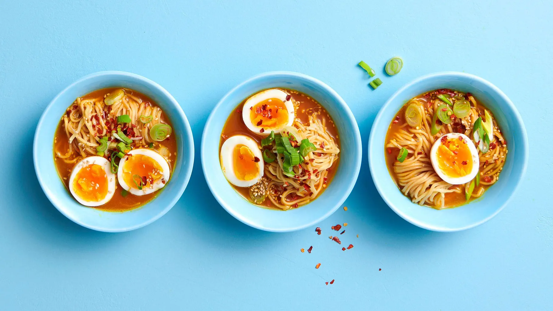 Uova bazzotte con ramen al sapore di carote
