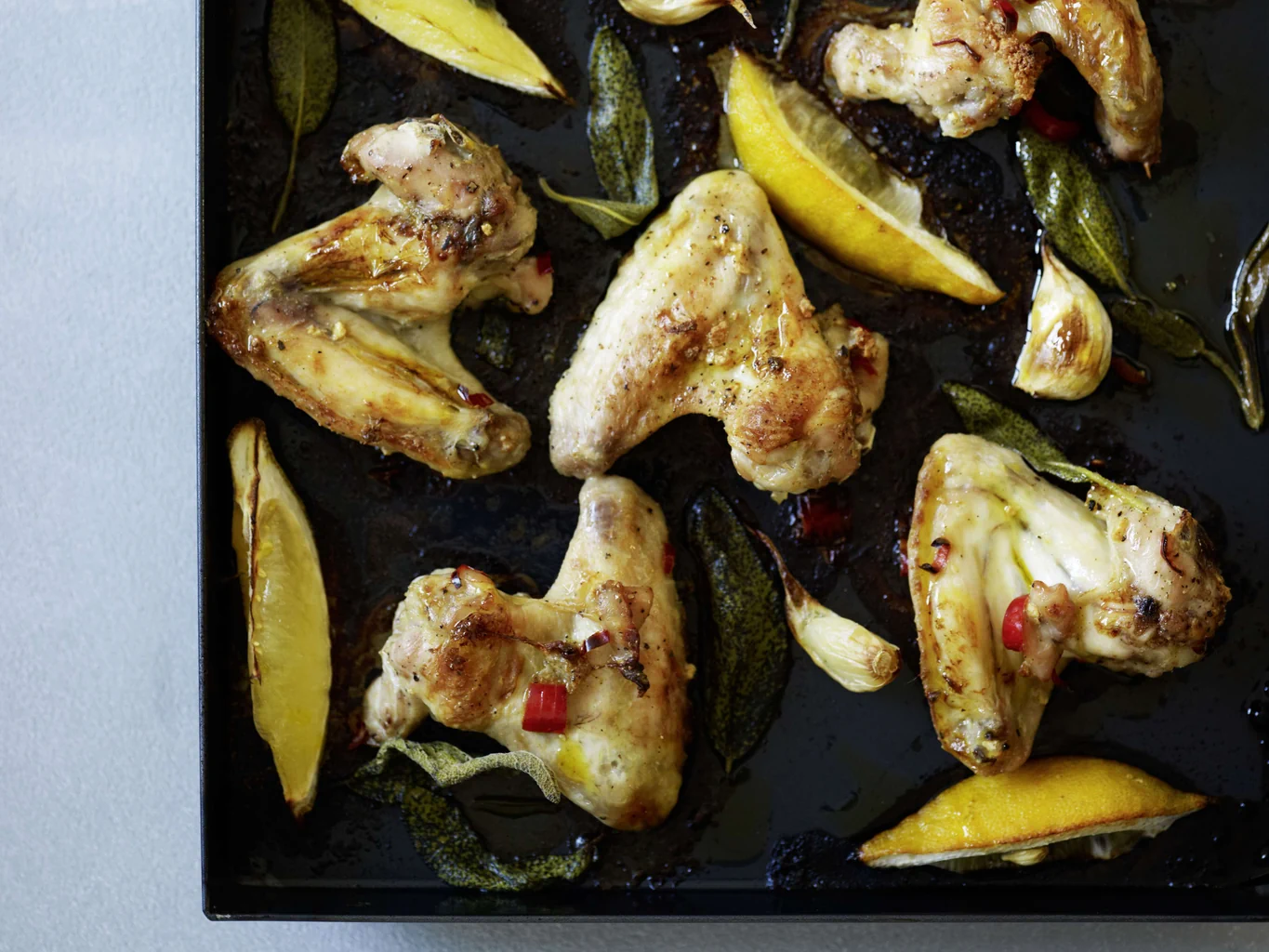 Ailerons de poulet croustillants avec citron et sauge