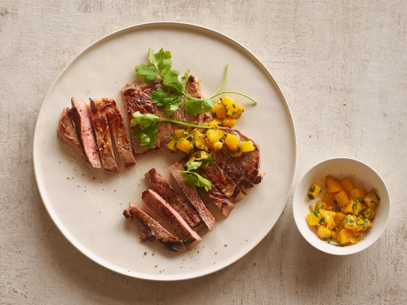 Entrecôte con salsa di mango al curry