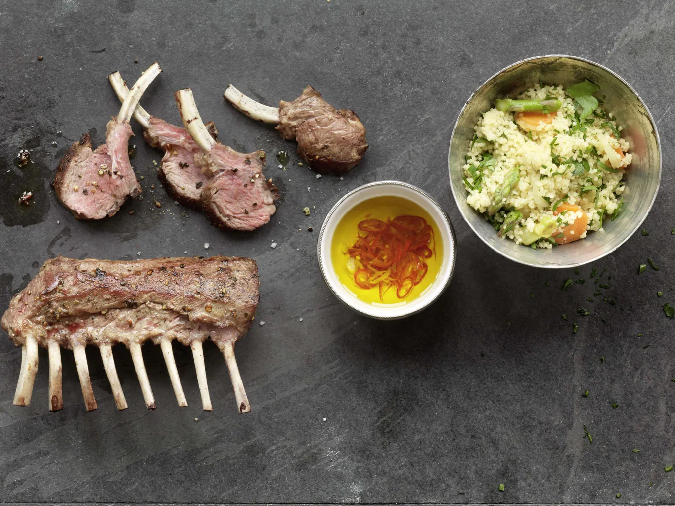 Carré d’agneau avec couscous aux légumes