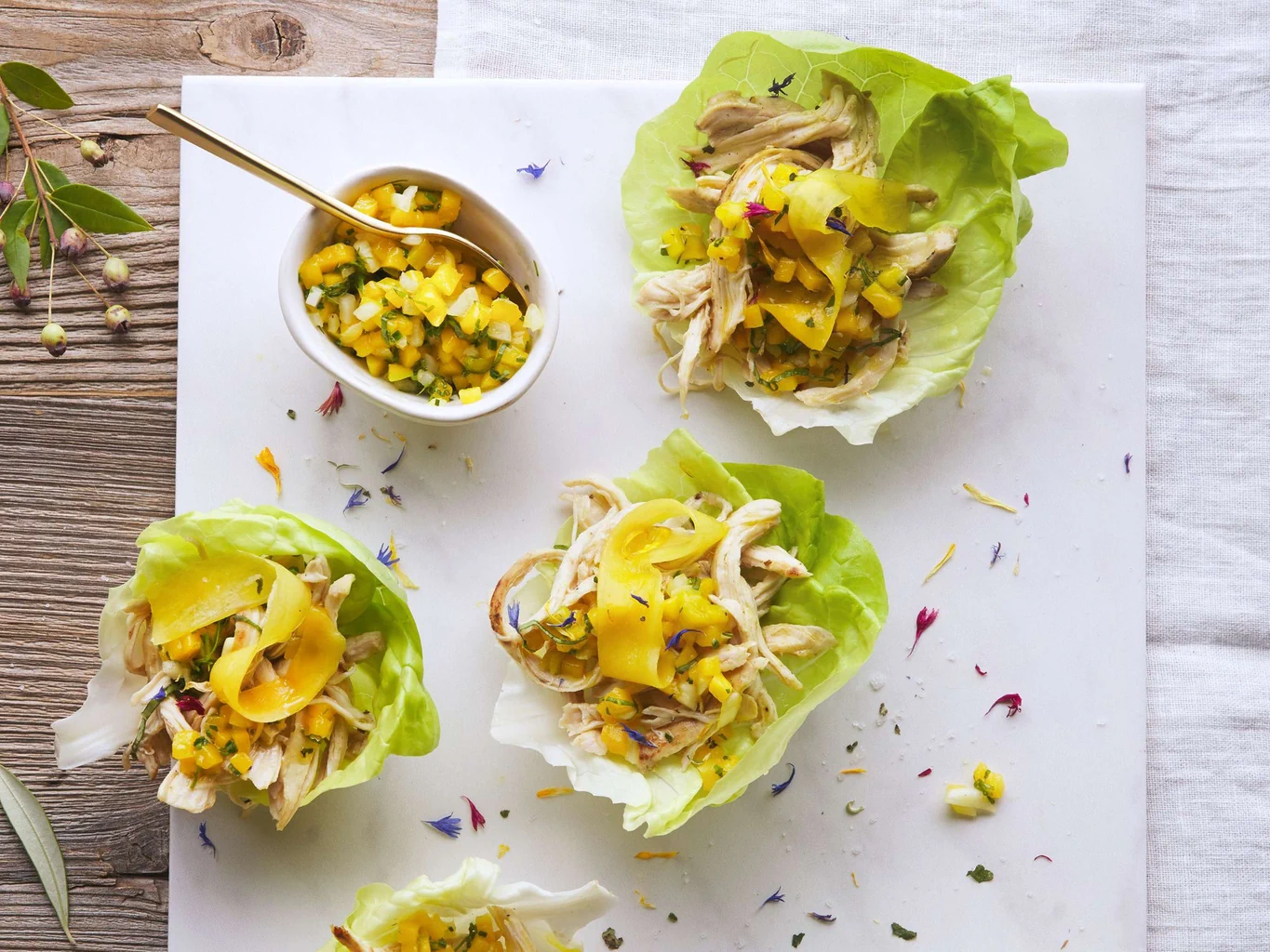 Pulled Chicken mit Mangosalat
