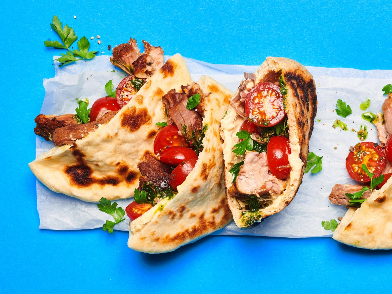 Pita con hummus e pulled pork