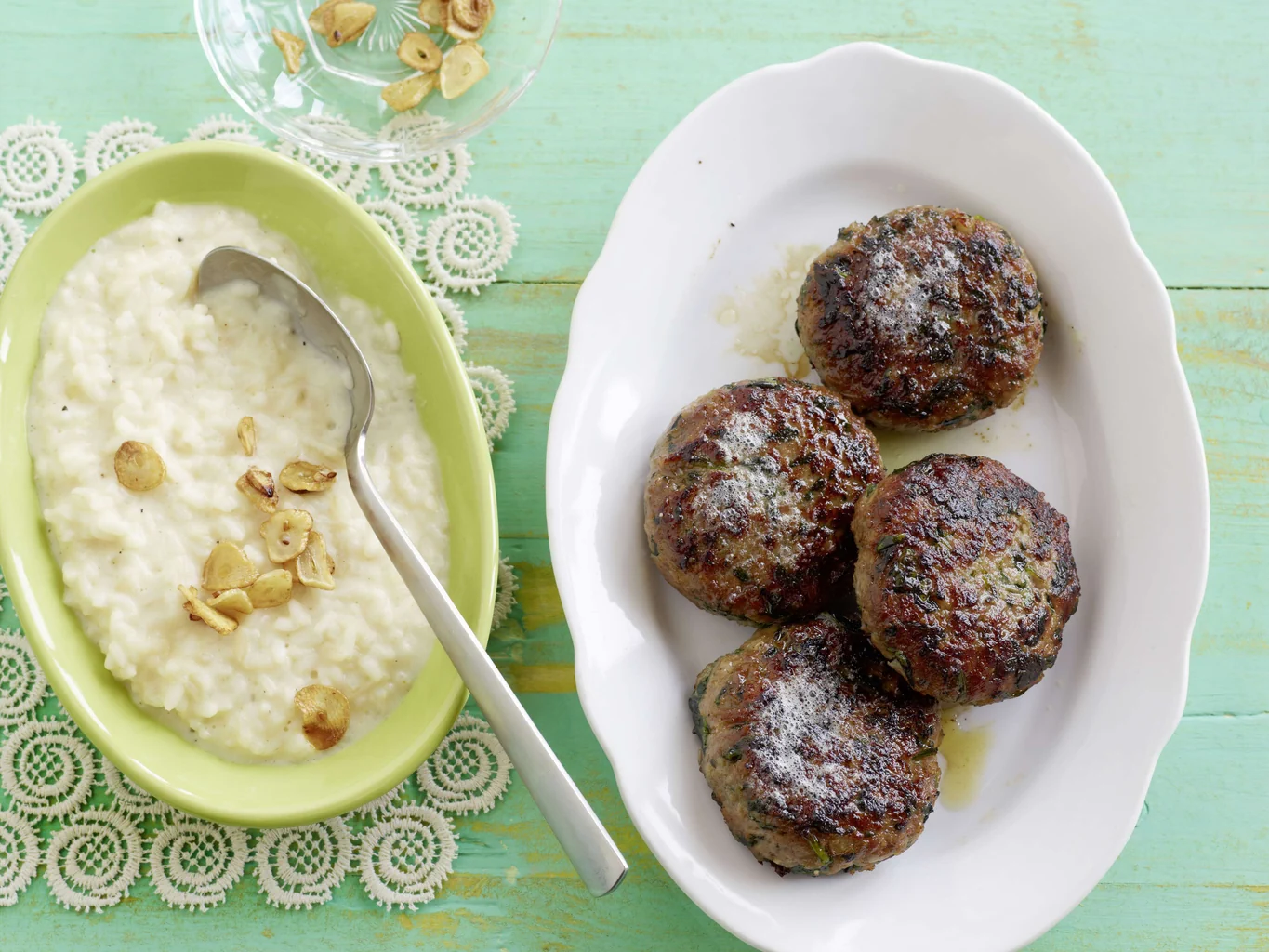 Hackfleisch-Spinat-Tätschli mit Knoblauchrisotto