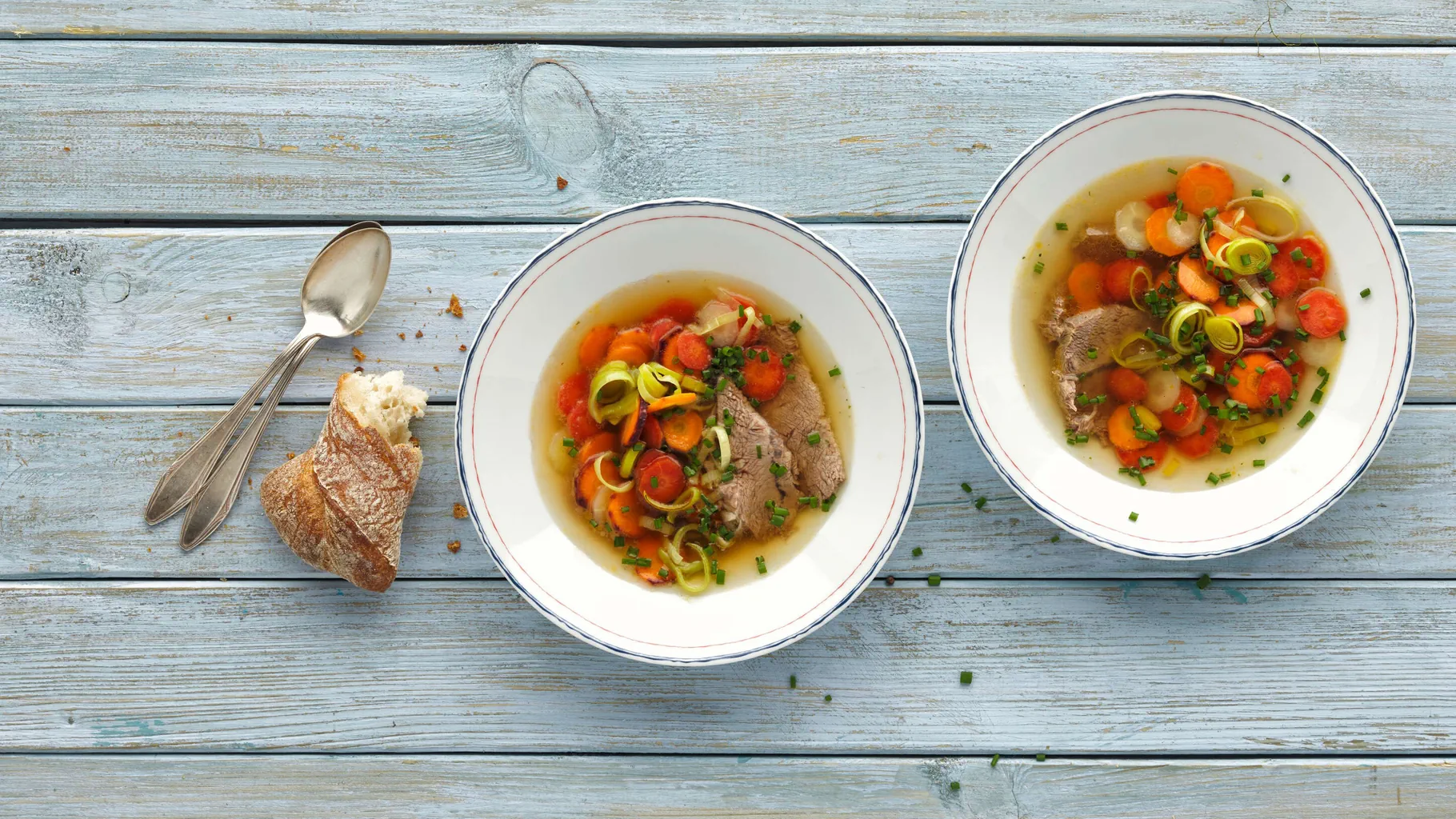 Soupe de légumes-racines avec bouilli