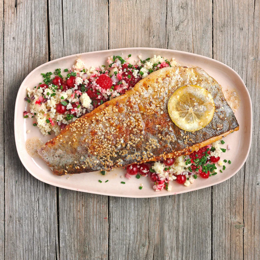 Filetto di trota su cuscus alle bacche