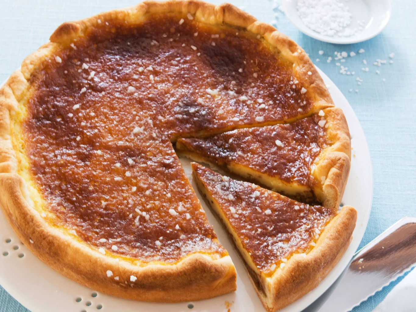 Torta alla panna con dulce de leche e granella di zucchero