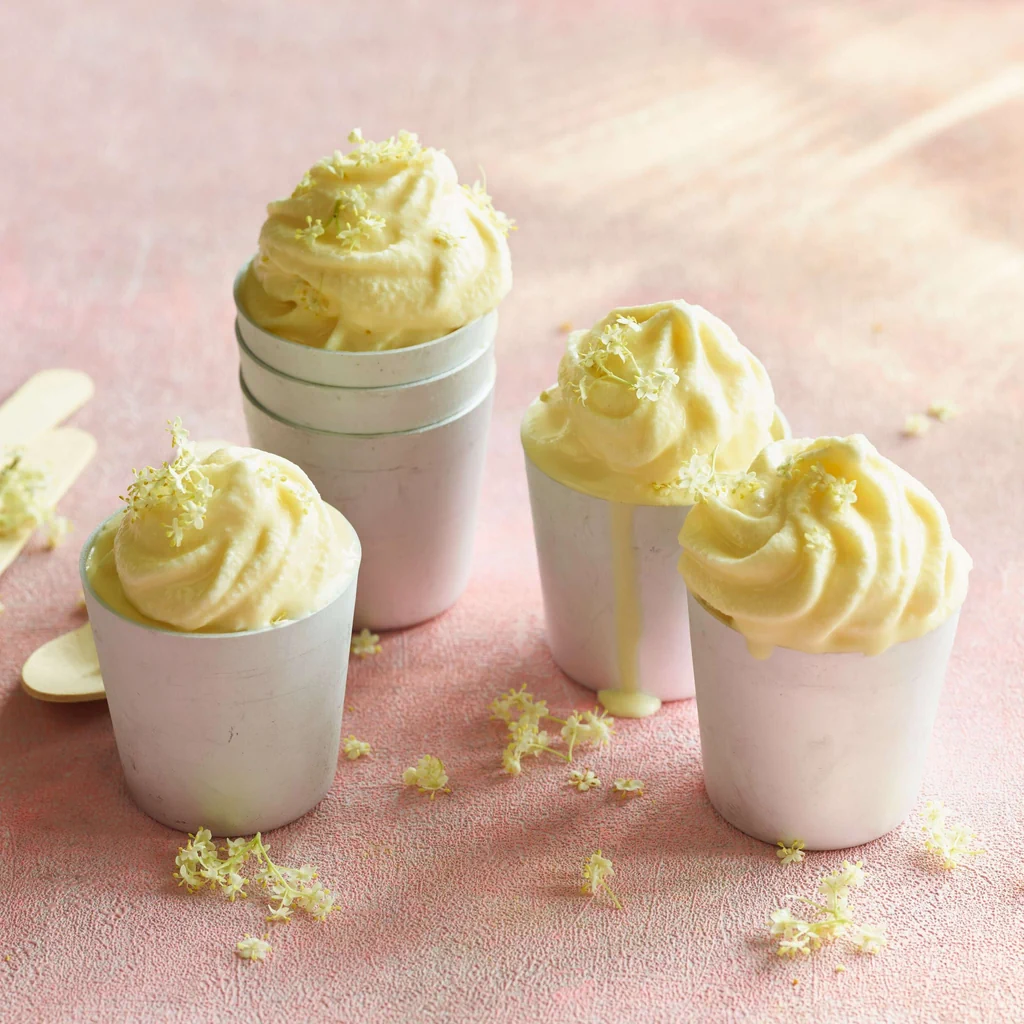 Holunderblüten-Softice mit Limoncello