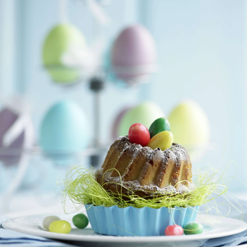 Mini-Gugelhopf mit Apfel und Mandeln