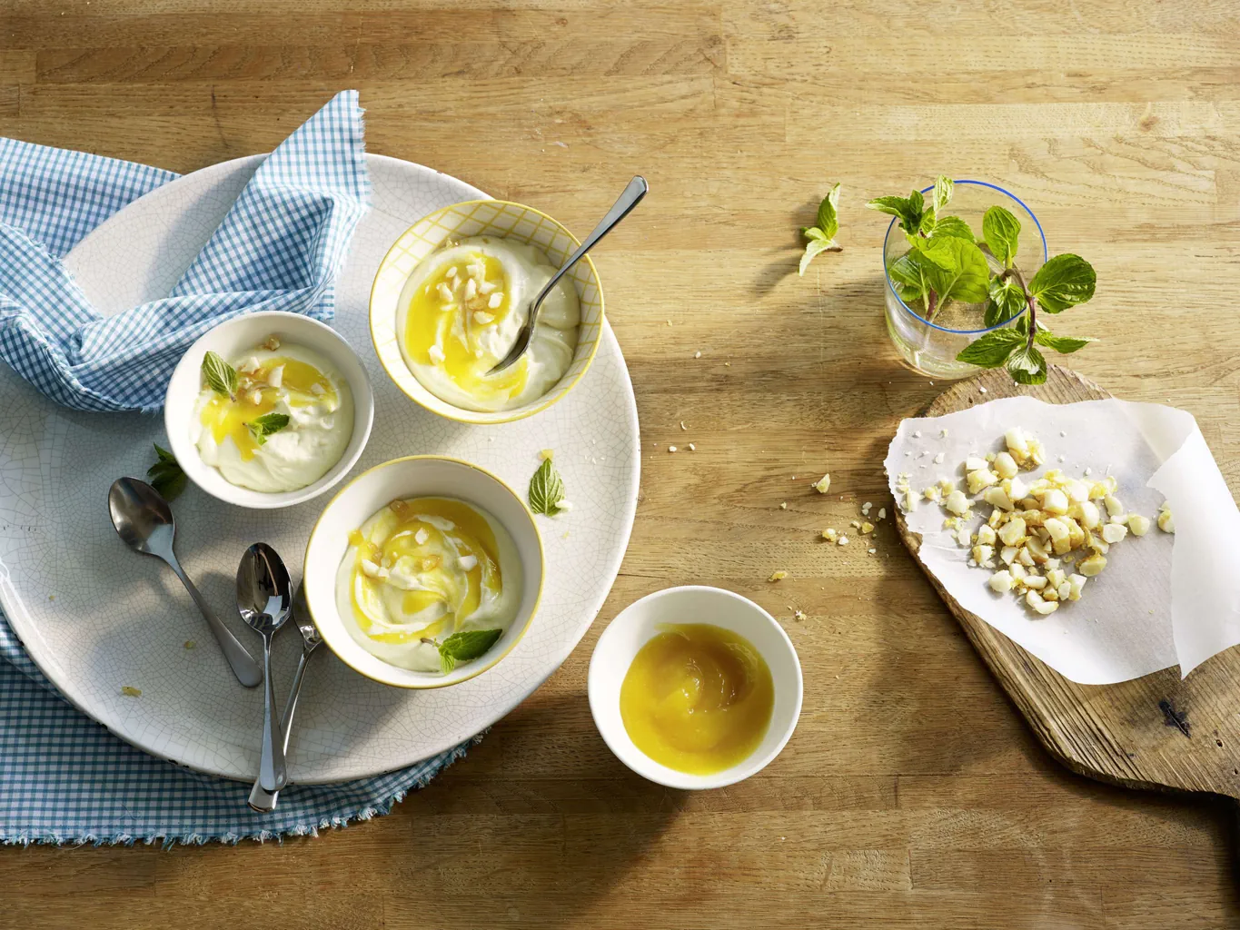 Crème à la mangue avec pralin de macadam