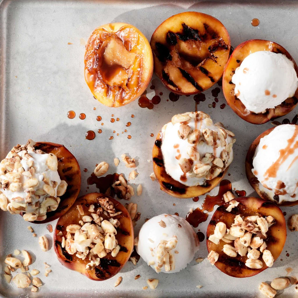 Nectarines grillées avec glace croustillante 