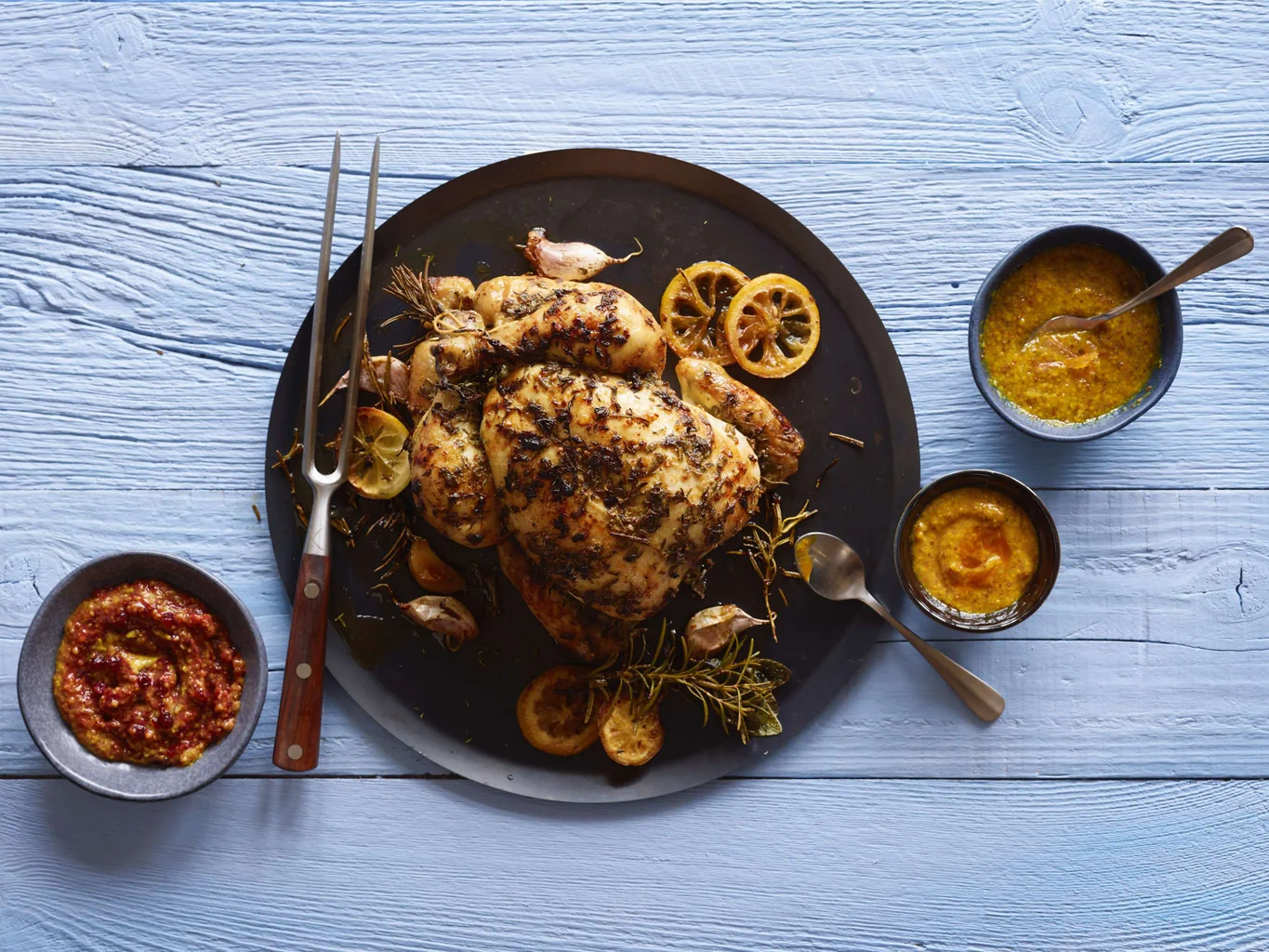 Poulet aux herbes avec trio de sauces à la moutarde
