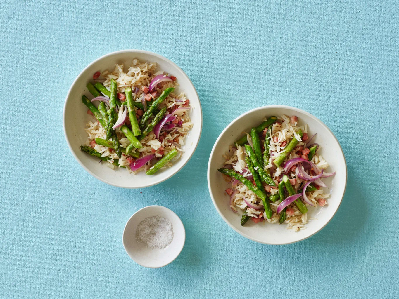 Riz frit avec lardons et asperges