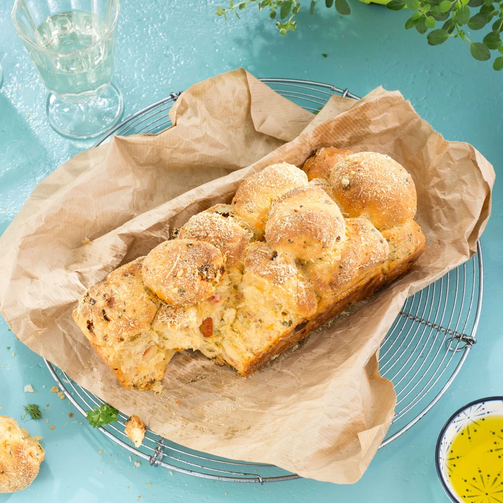Zupfbrot mit Tomaten