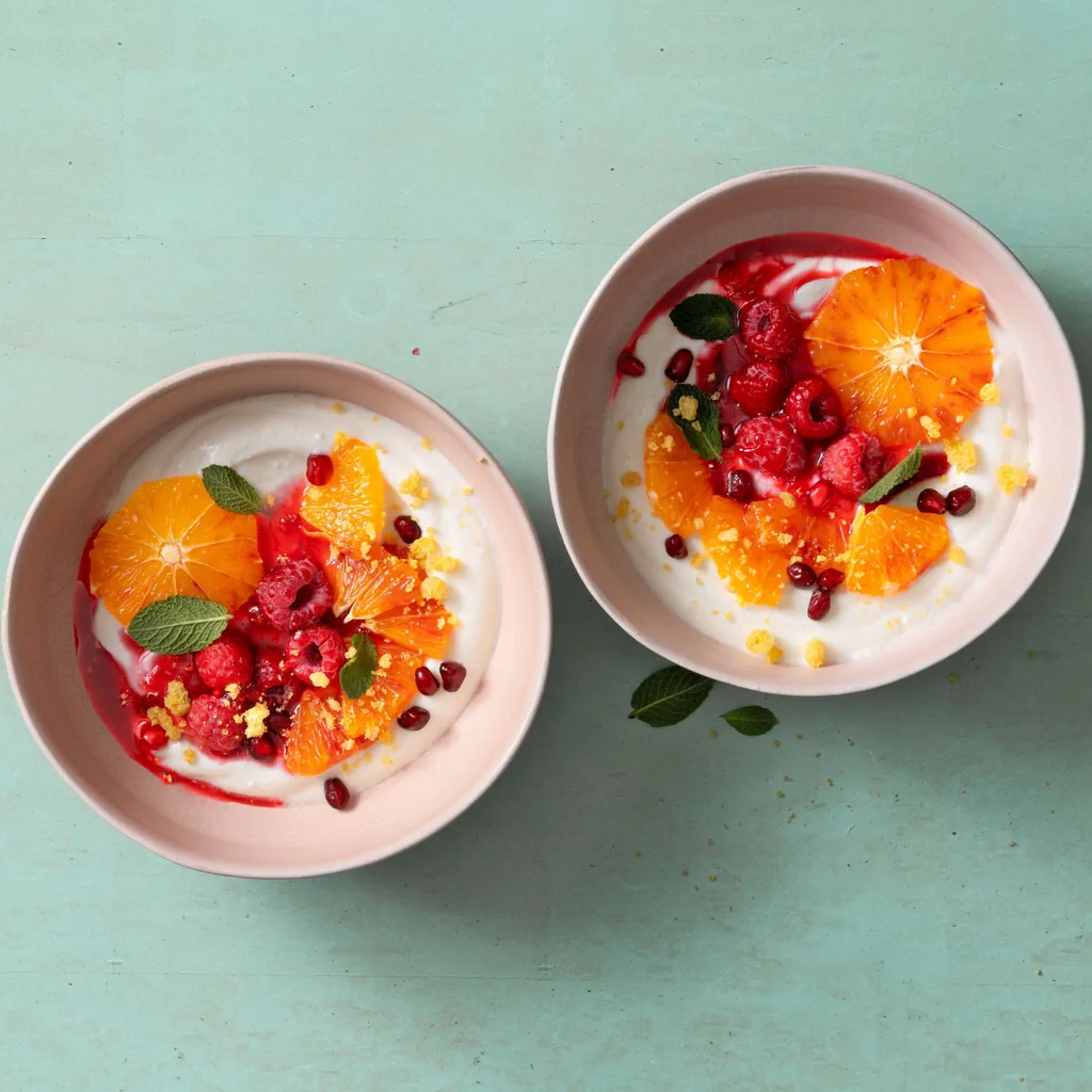 Joghurt mit Himbeeren und Blutorangen