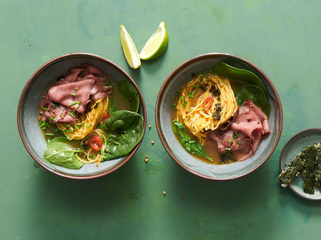Soupe de nouilles avec rosbif 