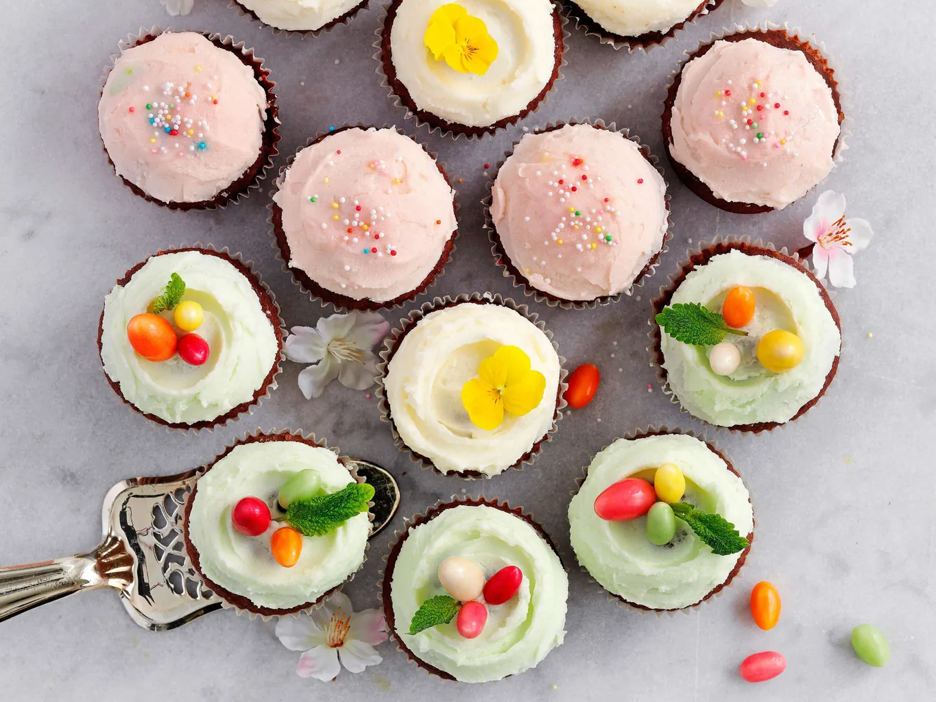 Cupcakes au chocolat avec déco de Pâques