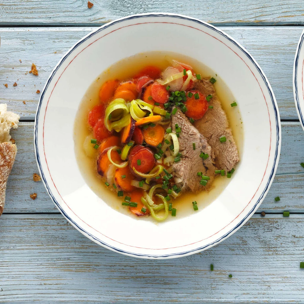 Soupe de légumes-racines avec bouilli 