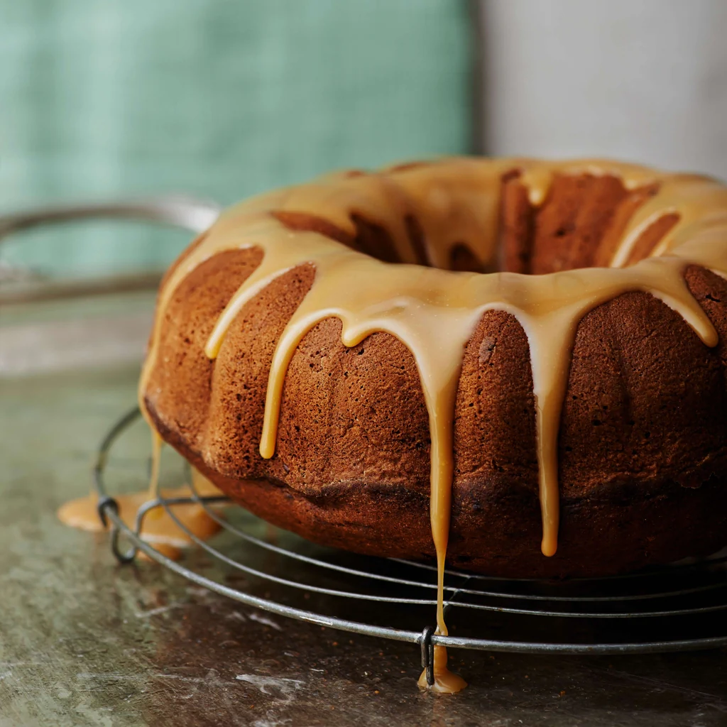 Bananenkuchen mit Caramelsauce