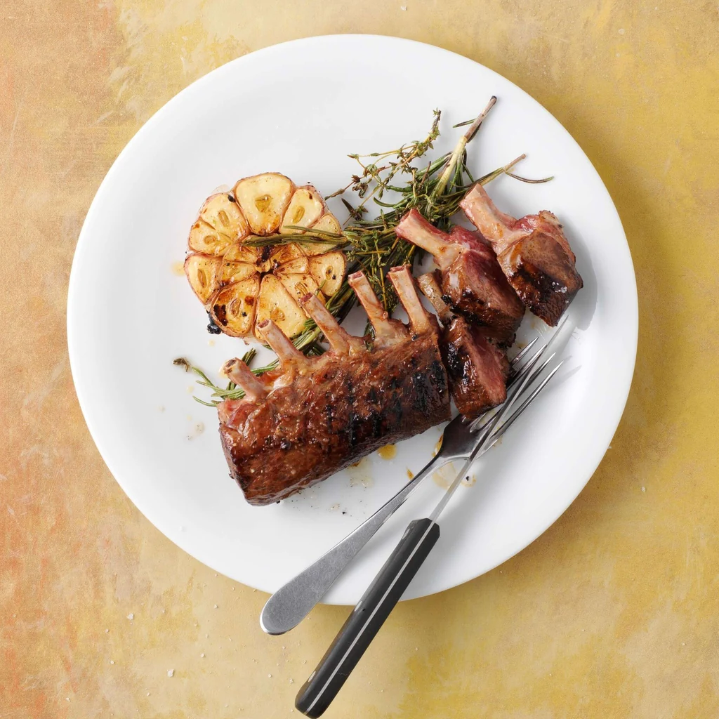 Carré d’agnello alle erbe aromatiche e al miele