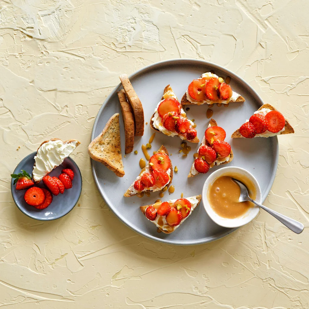Toast mit Frischkäse und Salzcaramel