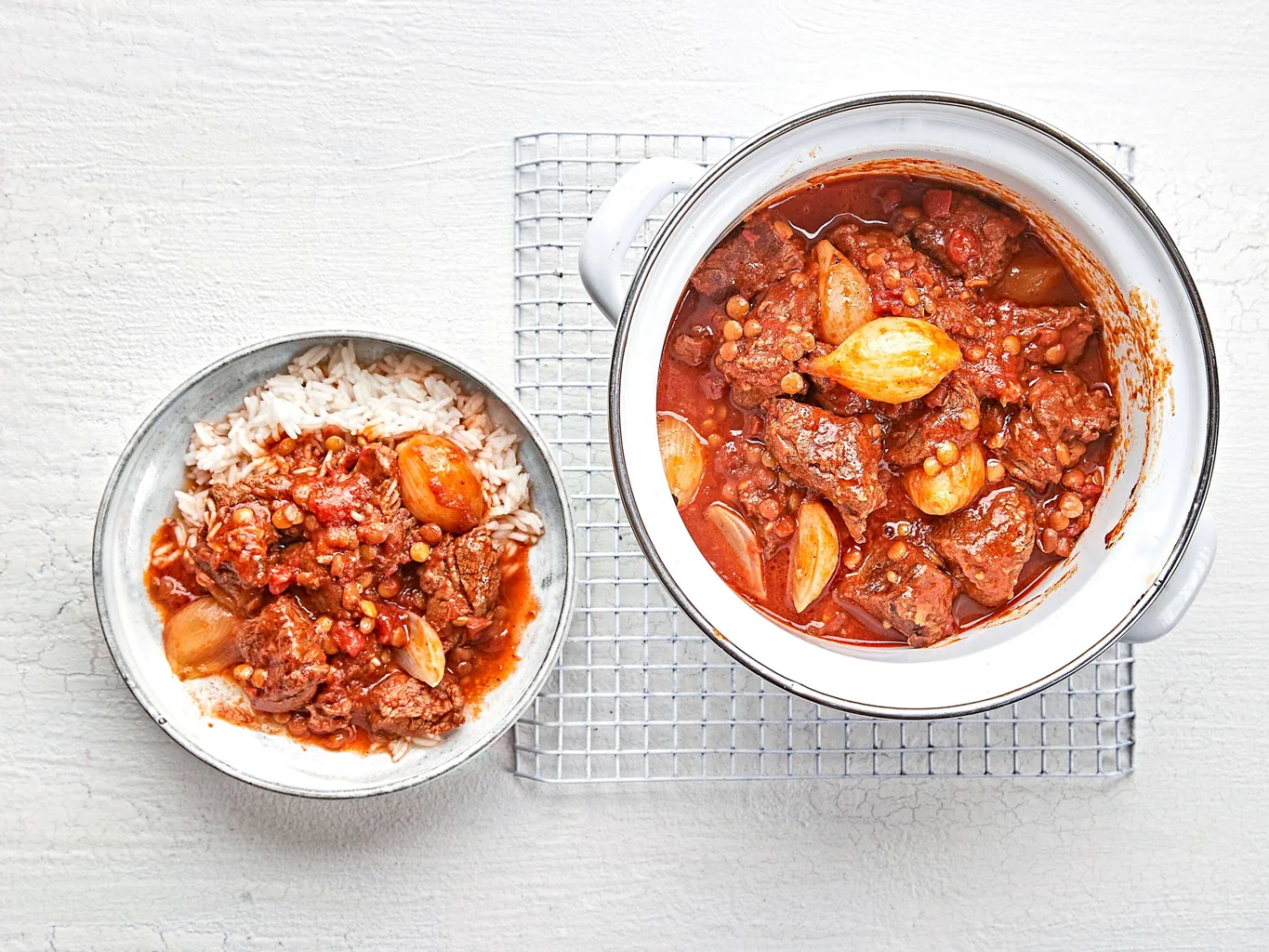 Ragoût d'agneau avec sauce aux petits oignons