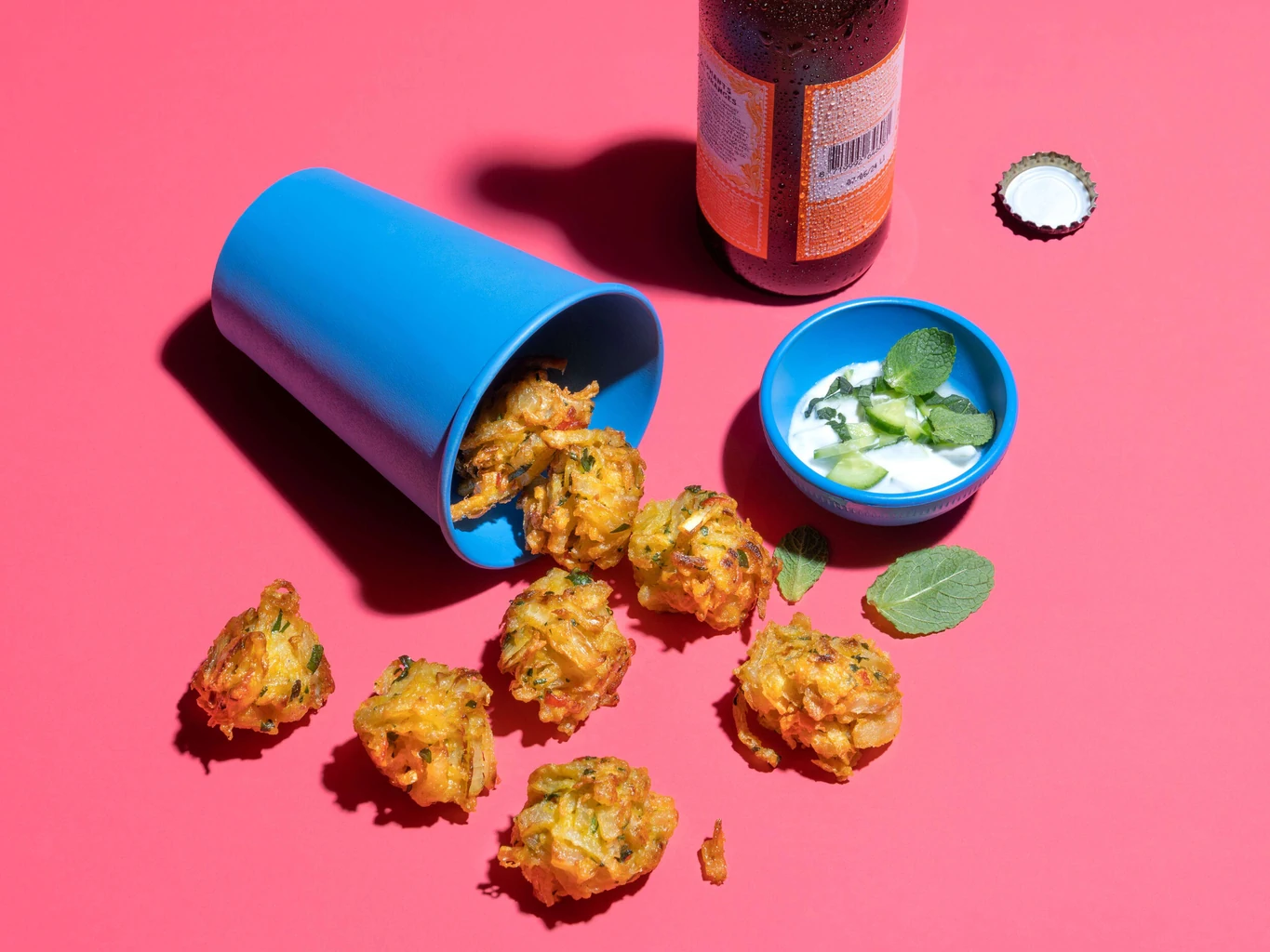 Pakoras aux oignons avec dip au concombre