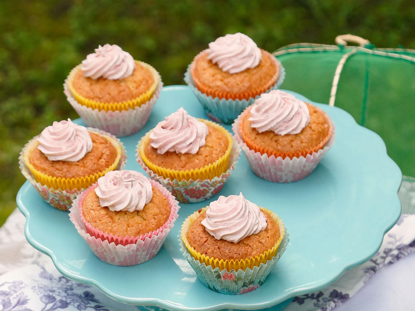 Vanille-Muffins mit Kirschencreme