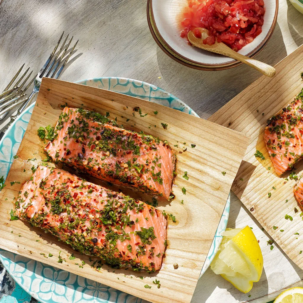 Saumon grillé & duo de sauce