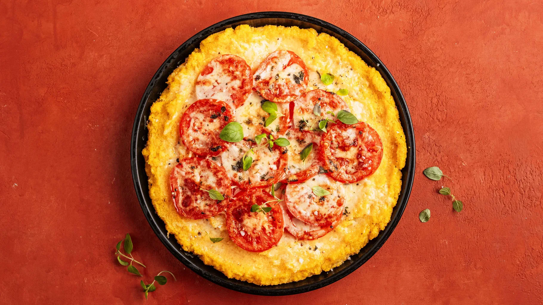 Pizza de maïs aux tomates